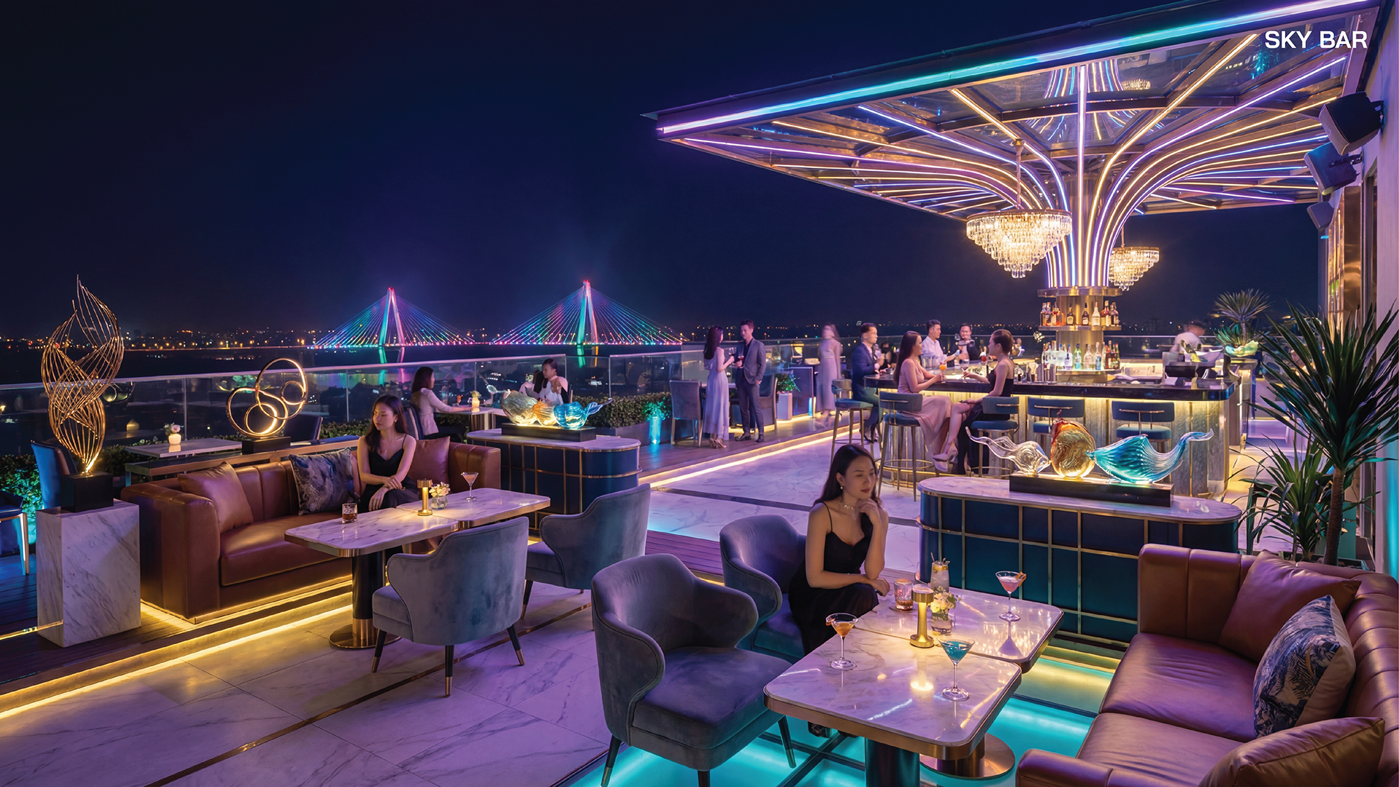 Sky Bar trên tầng mái là nơi cư dân thư giãn, nghỉ ngơi, tái tạo năng lượng