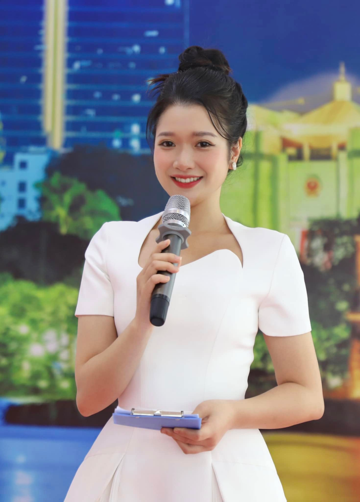 Quỳnh Diễm là gương mặt MC quen thuộc trên sóng truyền hình 