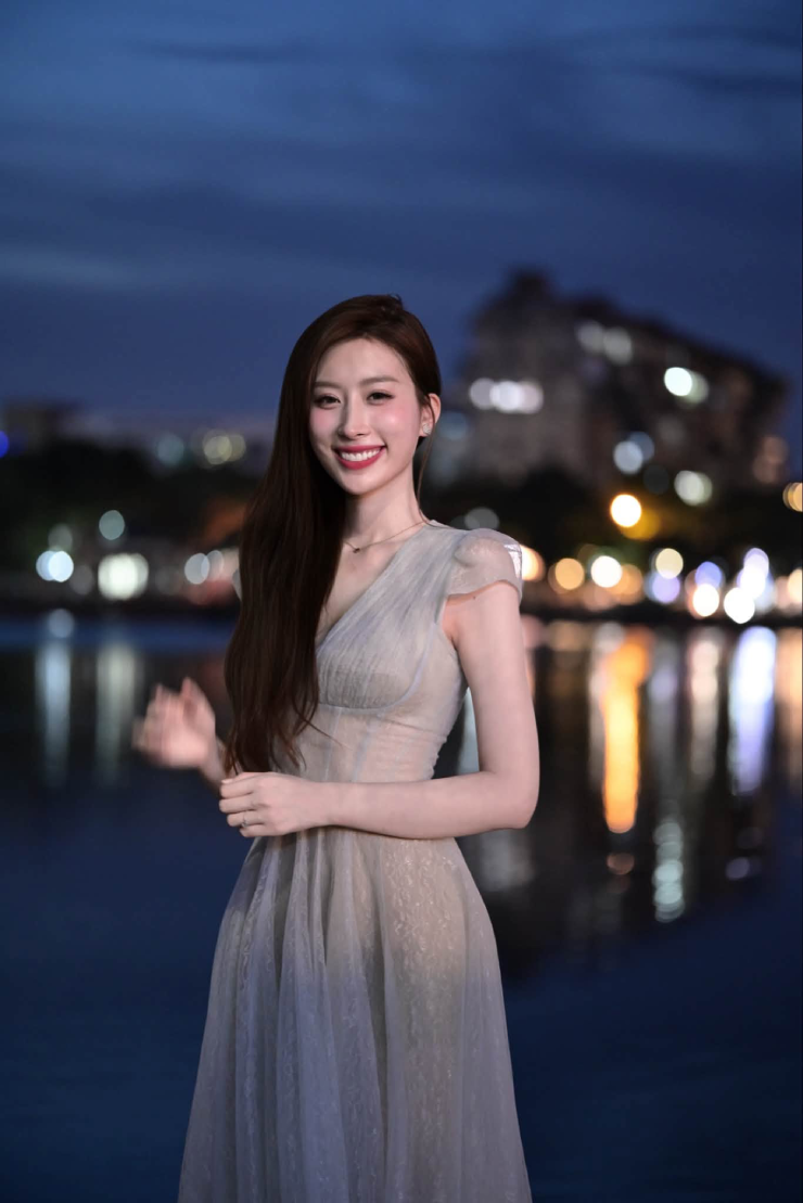 Nhan sắc người đẹp từng thi Miss World, chiếm trọn ánh nhìn ở Nóng cùng World Cup - 10