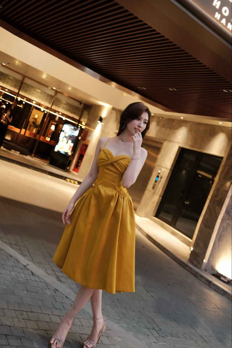 Nhan sắc người đẹp từng thi Miss World, chiếm trọn ánh nhìn ở Nóng cùng World Cup - 8