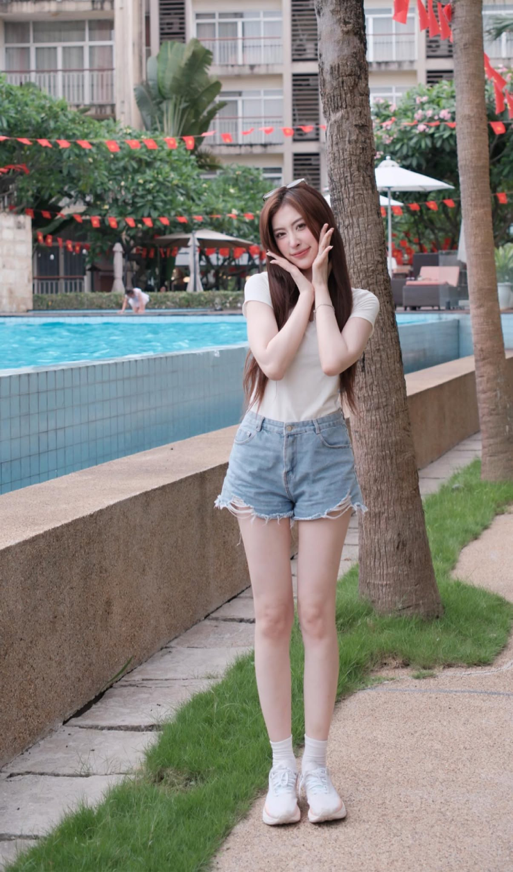 Nhan sắc người đẹp từng thi Miss World, chiếm trọn ánh nhìn ở Nóng cùng World Cup - 9