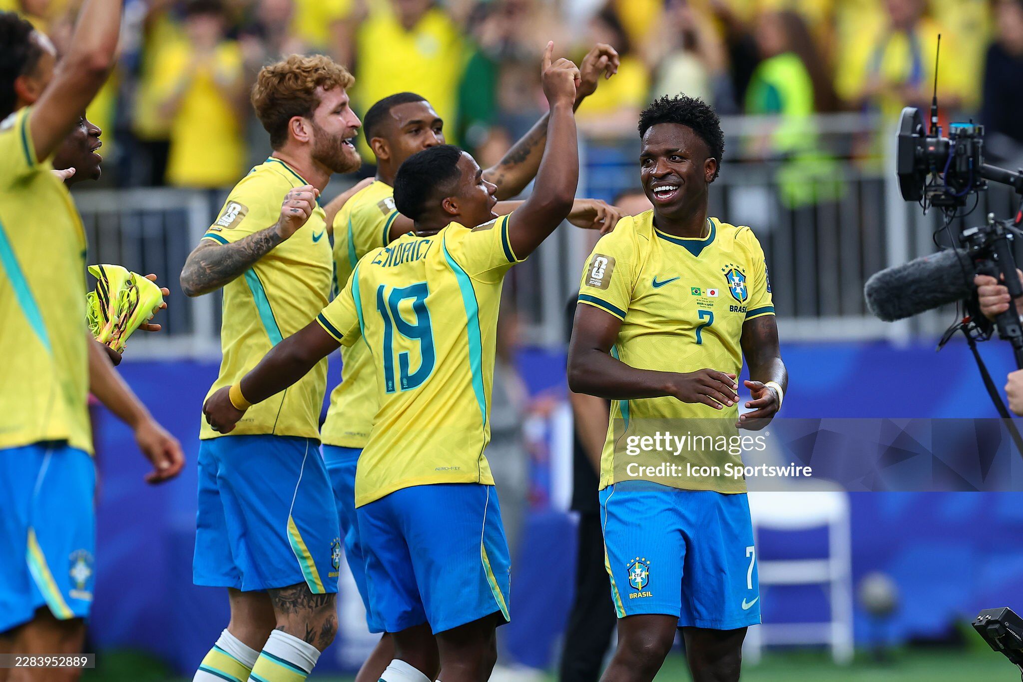Brazil chưa biết thua là gì nhưng lối chơi vẫn còn để lại nhiều dấu hỏi