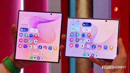 Galaxy Z Fold 8 Ultra và&nbsp;Galaxy Z Fold 8.