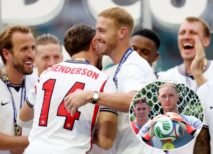 Thủ môn 35 tuổi không nằm trong danh sách 26 cầu thủ chính thức của ĐT Anh dự World Cup
