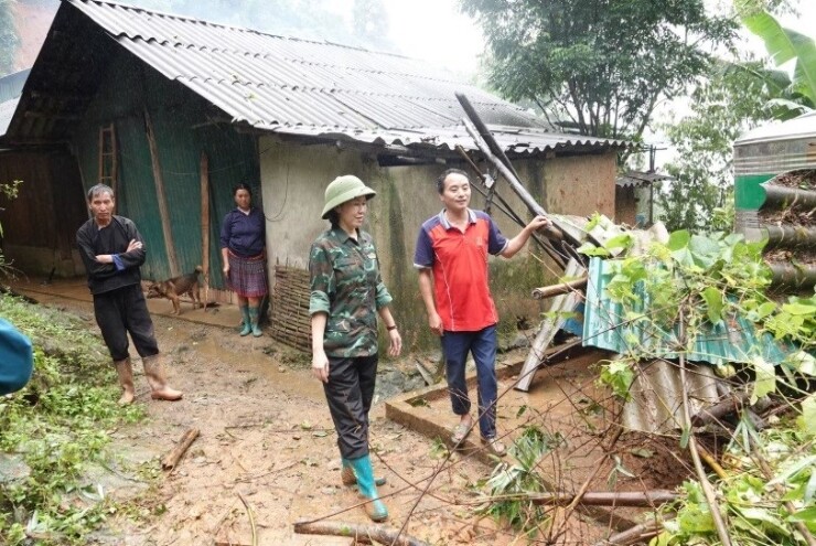 Tan hoang cảnh nhà sập, mất trắng tài sản sau sạt lở ở Lào Cai - 10