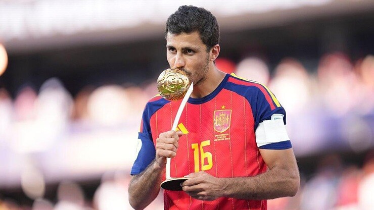 Rodri được trao danh hiệu Quả bóng vàng World Cup 2026, vượt qua Messi và Mbappe