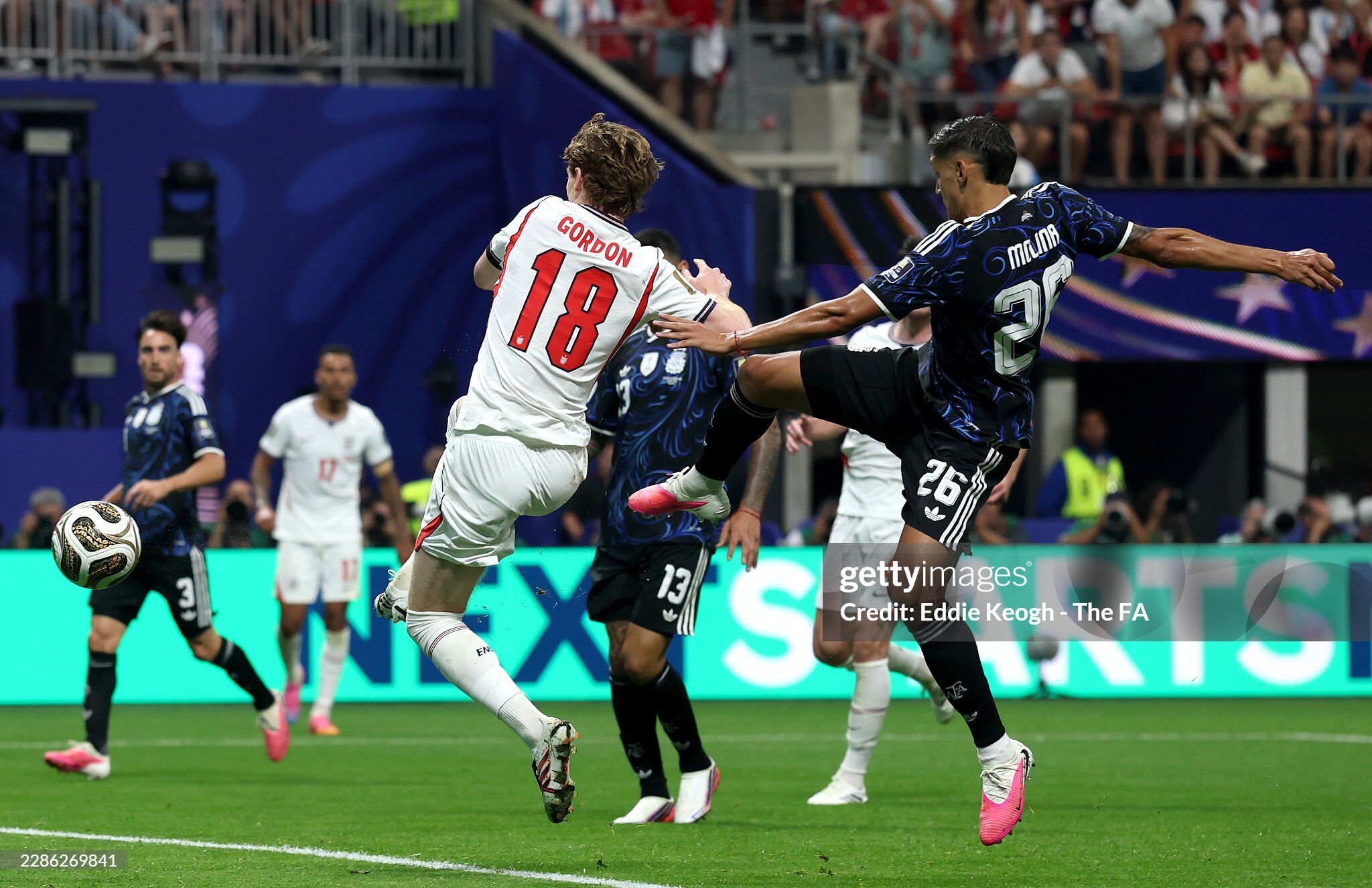 Thư hùng Anh - Argentina: Sao 80 triệu euro của Barca tỏa sáng, Messi cúi đầu bất lực - 7