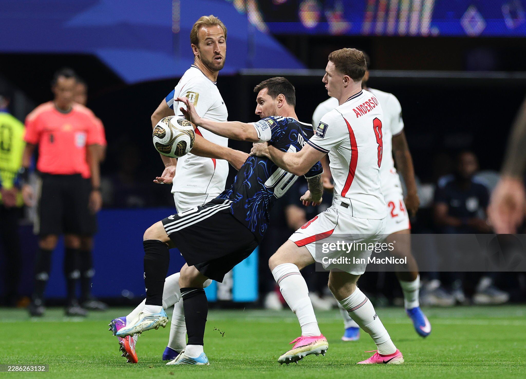 Thư hùng Anh - Argentina biến thành sàn võ, Bellingham - Messi đối đầu nảy lửa - 1