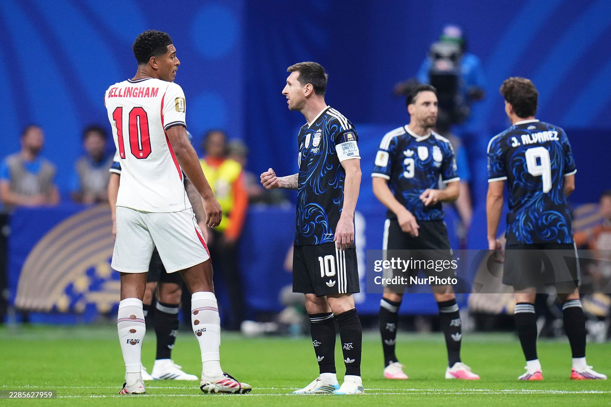 Thư hùng Anh - Argentina biến thành sàn võ, Bellingham - Messi đối đầu nảy lửa - 12