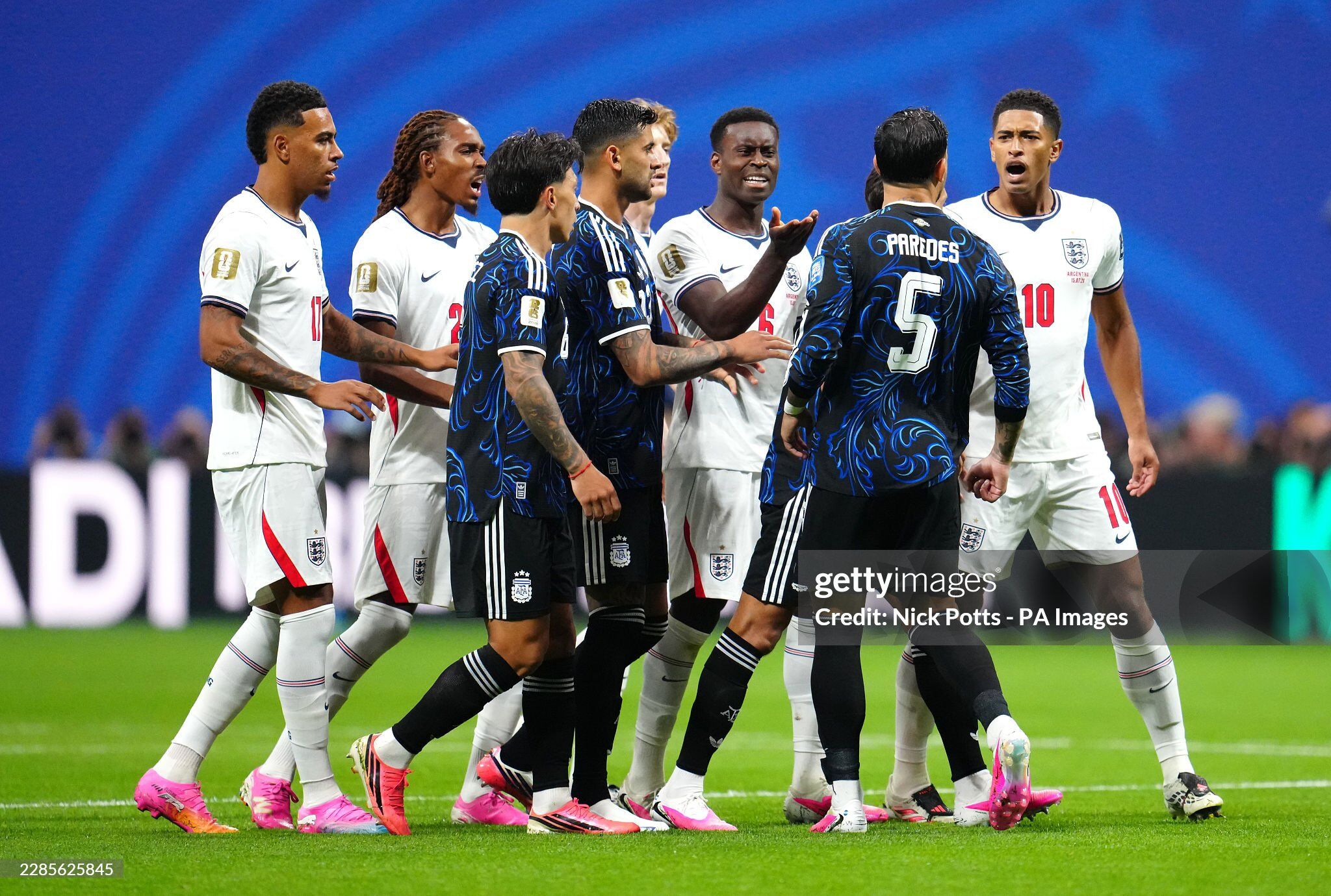 Thư hùng Anh - Argentina biến thành sàn võ, Bellingham - Messi đối đầu nảy lửa - 13