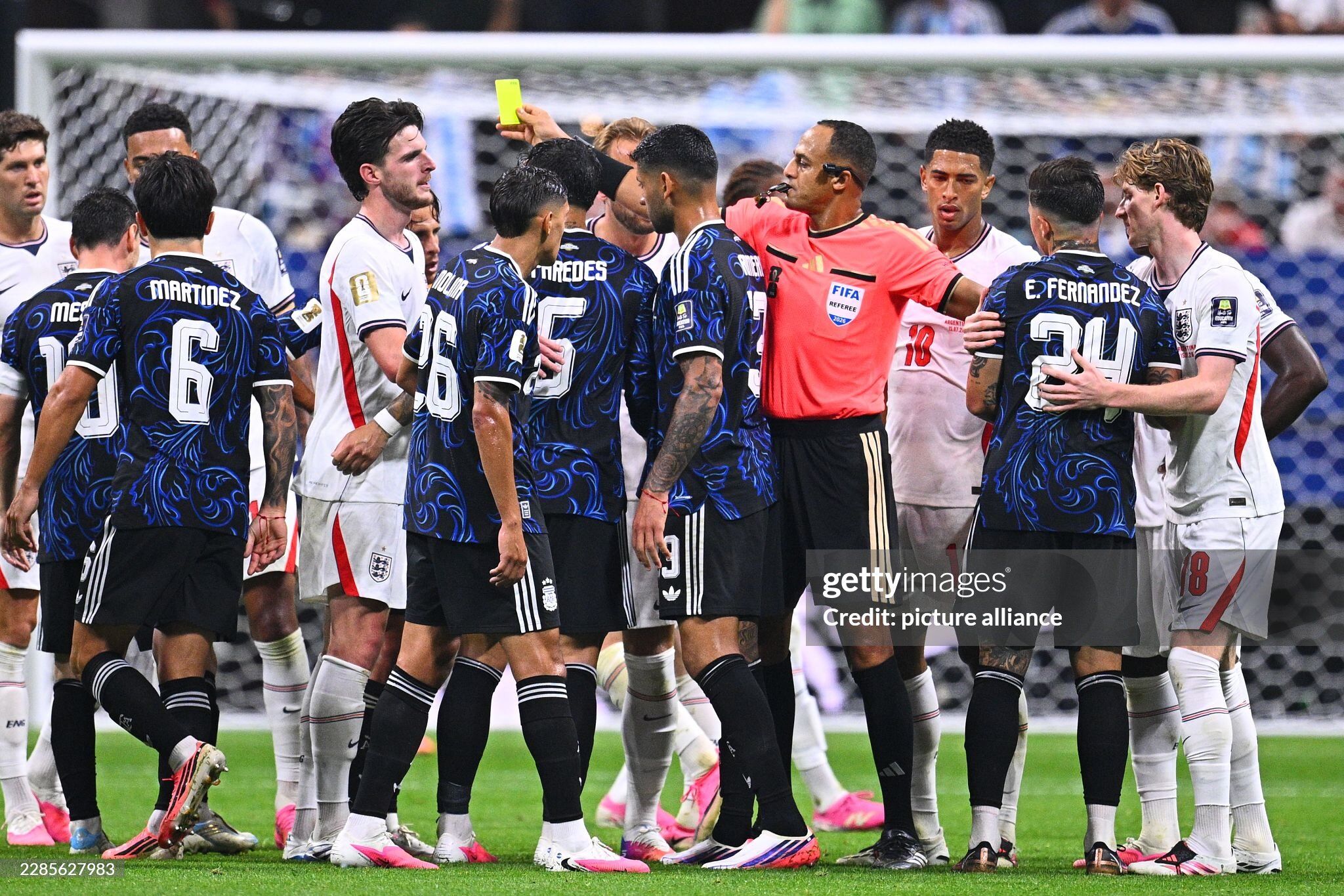 Thư hùng Anh - Argentina biến thành sàn võ, Bellingham - Messi đối đầu nảy lửa - 4