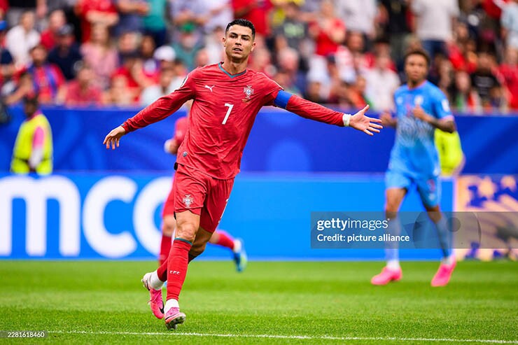 Ronaldo vẫn rất đáng sợ khi ở trong vòng cấm đối thủ
