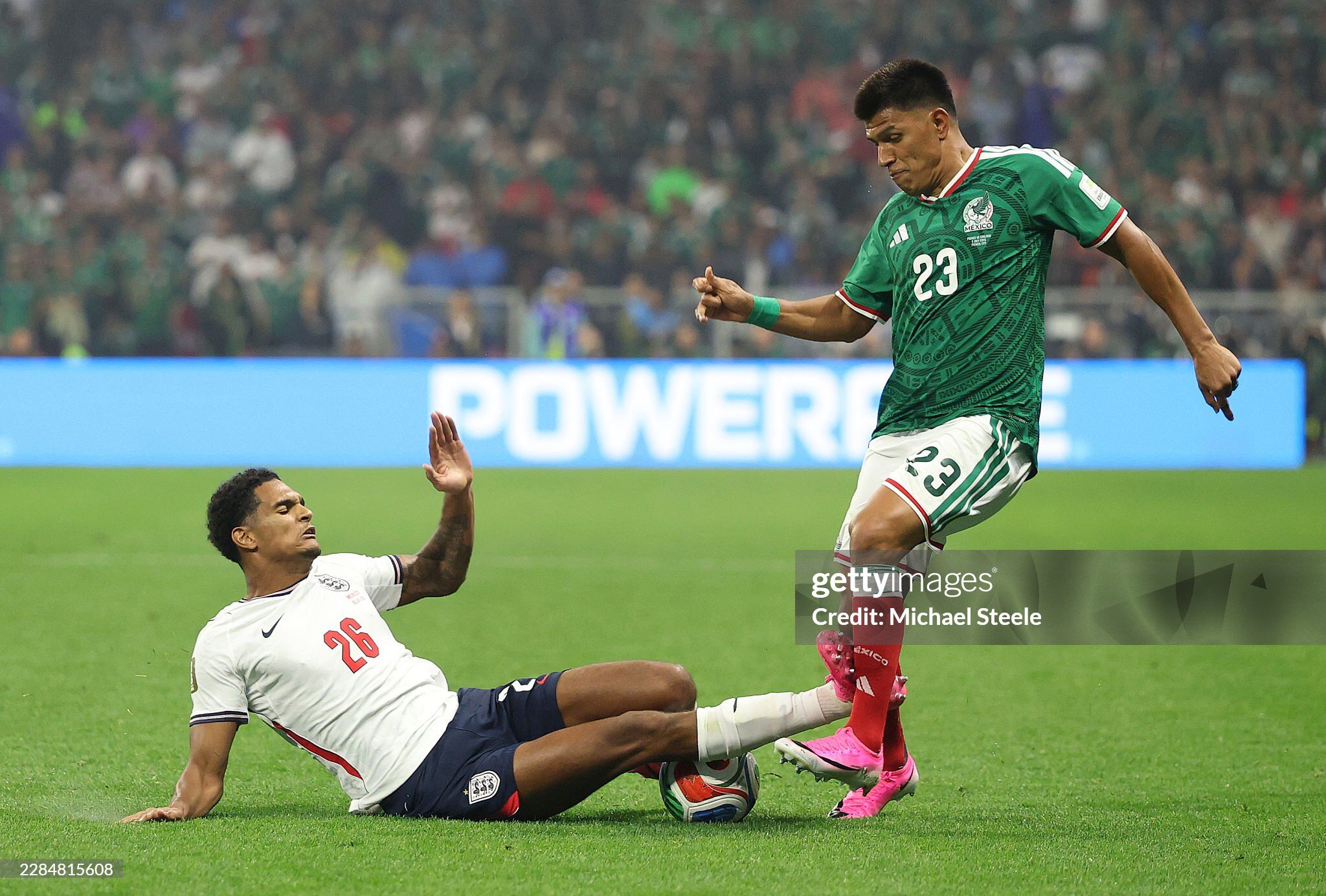 Đại chiến Mexico - Anh cực nóng, trung vệ Quansah nhận thẻ đỏ trực tiếp - 5
