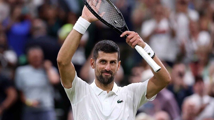 Djokovic dễ dàng đánh bại Tsitsipas để giành vé vào vòng ba Wimbledon