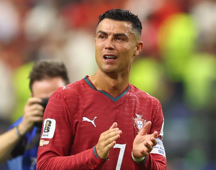Ronaldo không kìm được những giọt nước mắt