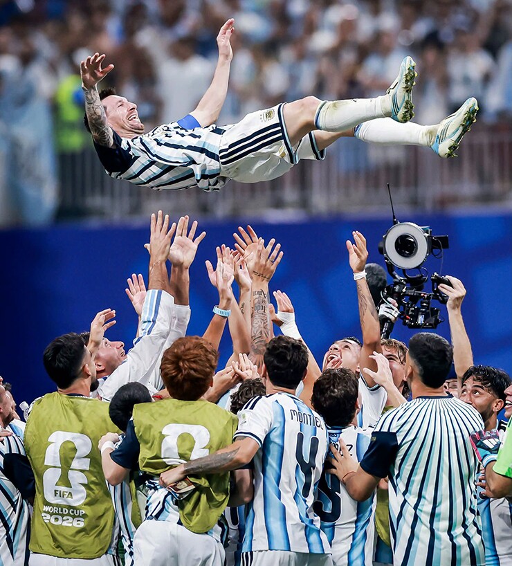 Messi và Argentina có màn ngược dòng điên rồ trước Ai Cập.