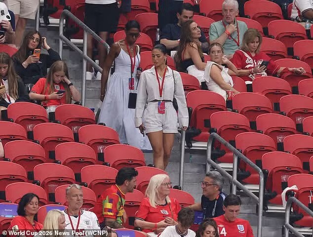 Beckham và dàn WAGs Anh suy sụp - 11