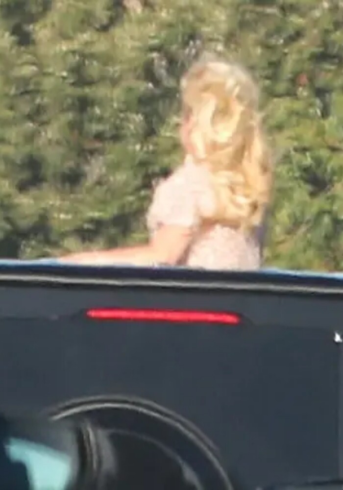 Britney Spears có hành vi mất kiểm soát khi xe đang di chuyển trên cao tốc.&nbsp;