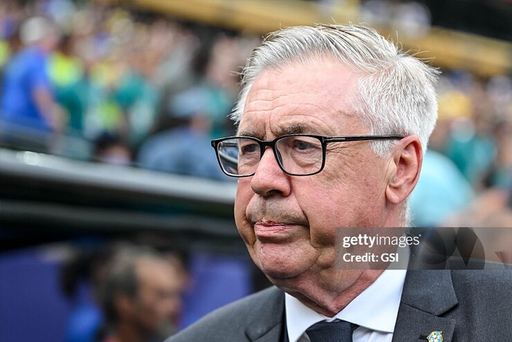 Ancelotti không được Romario tin tưởng