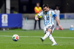 ĐT Argentina nên tước quyền đá penalty của Messi nếu muốn vô địch World Cup