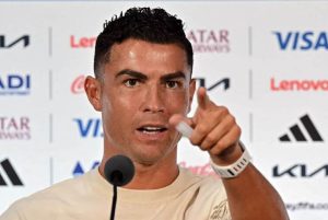 Ronaldo xác nhận đá kỳ World Cup cuối, móc mỉa nhà báo trước ngày đấu Tây Ban Nha