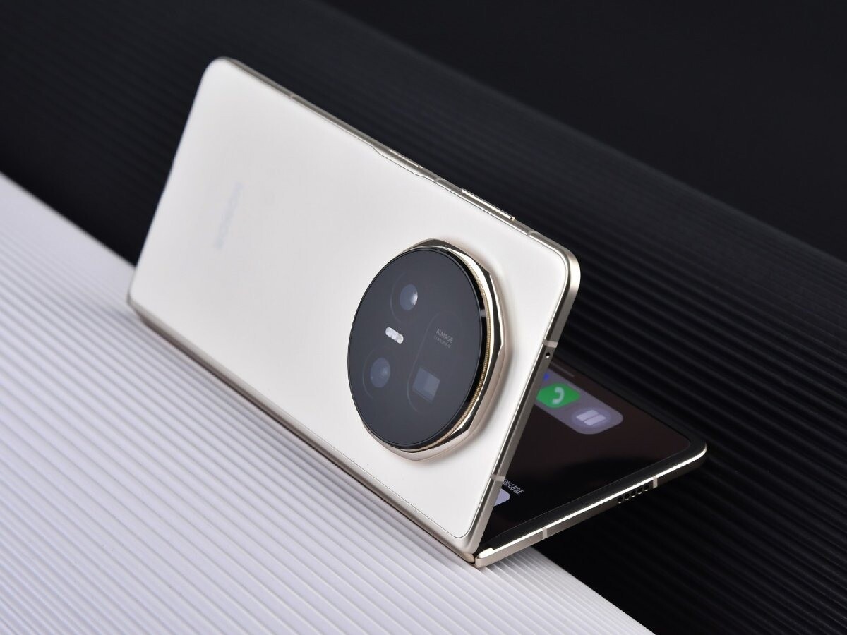 Điện thoại gập rộng đầu tiên của Honor sẽ có pin 7.000 mAh, camera 200MP - 1