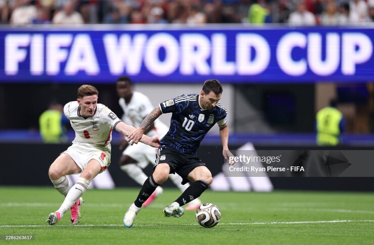 Đỉnh cao Anh đấu Argentina: Messi nhảy múa trước dàn sao "Tam sư" - 6
