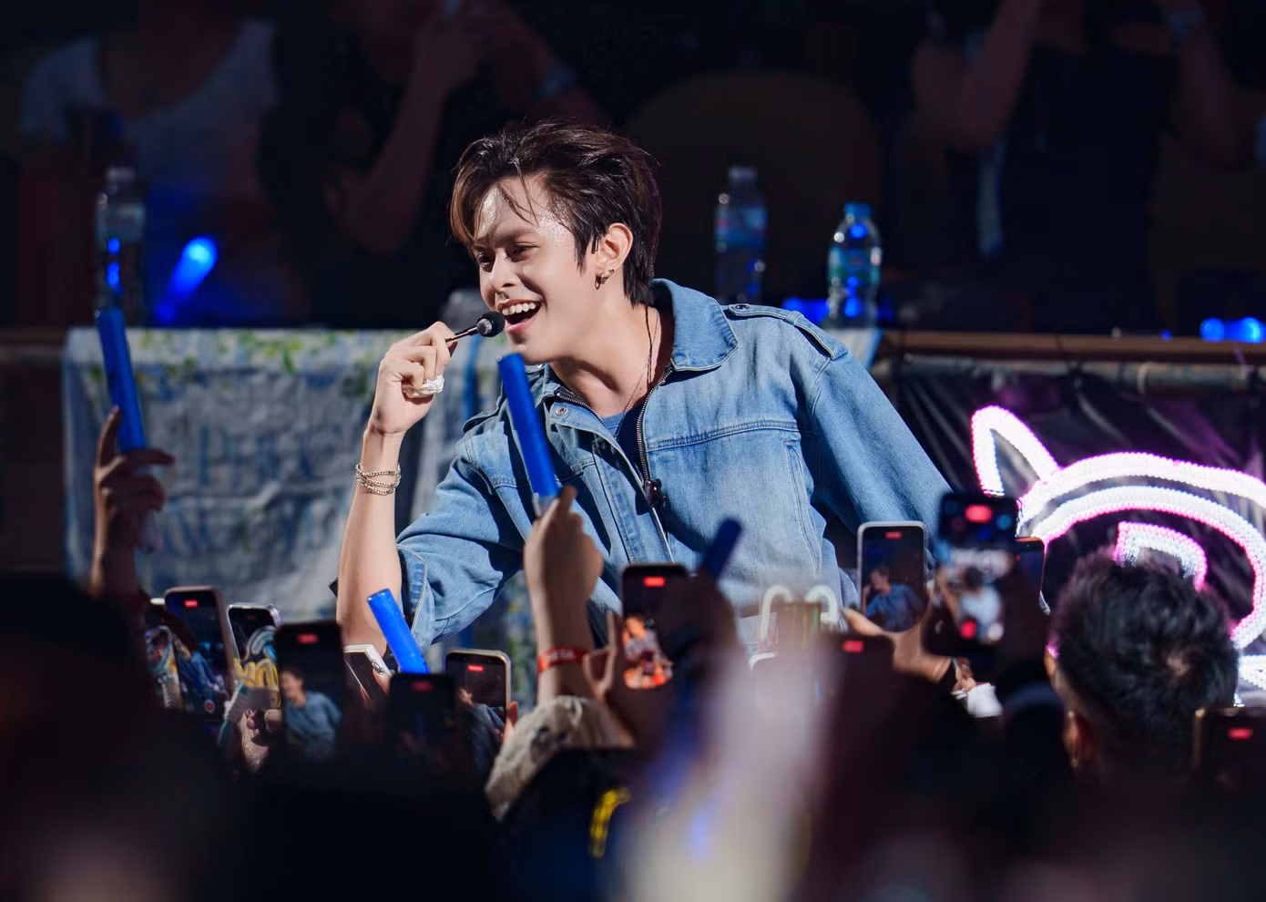 Nhóm Uprize lần đầu tổ chức fan meeting quy mô lớn.
