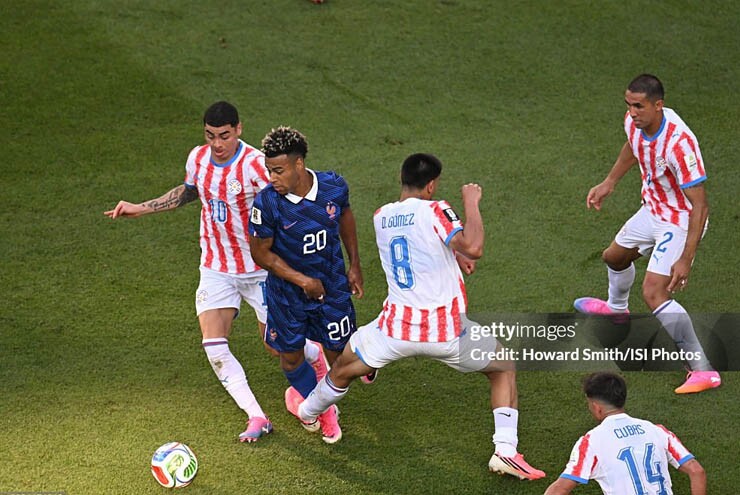 Pha phạm lỗi tai hại của&nbsp;Diego Gomez