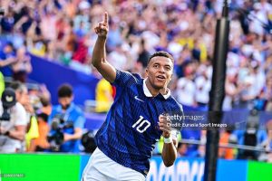 Đua Vua phá lưới World Cup cực nóng: Mbappe bắt kịp Messi, Haaland bám sát