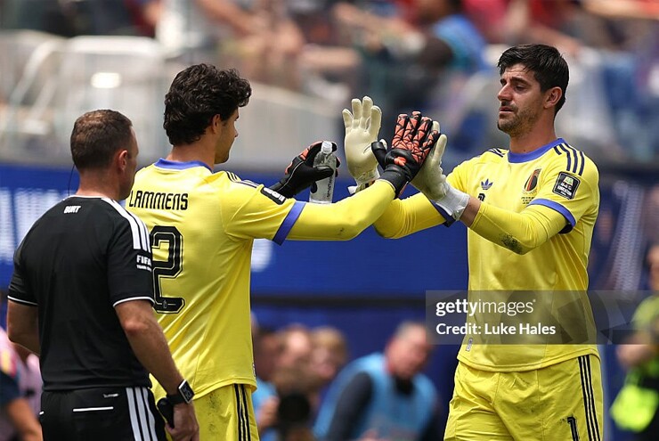 Lammens vào sân thay Courtois và khiến mọi thứ trở nên thực sự tồi tệ