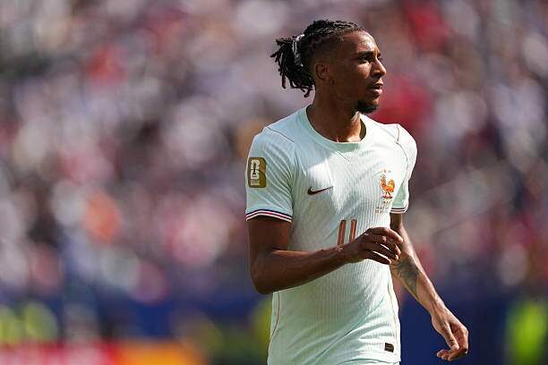 Michael Olise muốn gặp quan chức Bayern Munich sau World Cup