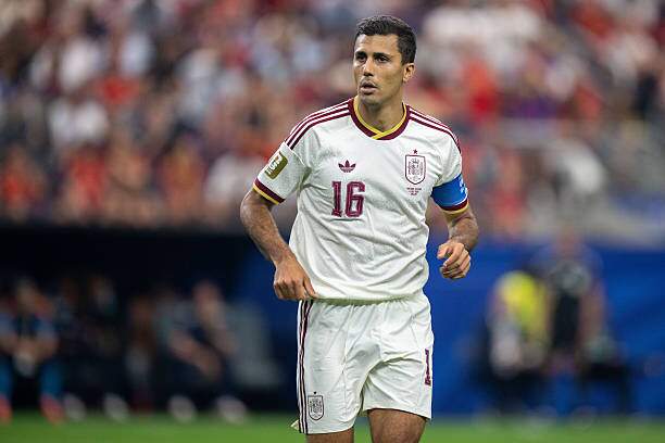 Rodri đang đá rất hay ở World Cup, vừa đánh chặn phản công hiệu quả lại vừa dẫn đầu giải về số đường chuyền xuyên tuyến (62)