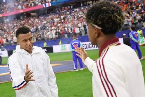 Yamal là nguyên nhân khiến Mbappe 2 năm tay trắng toàn tập?