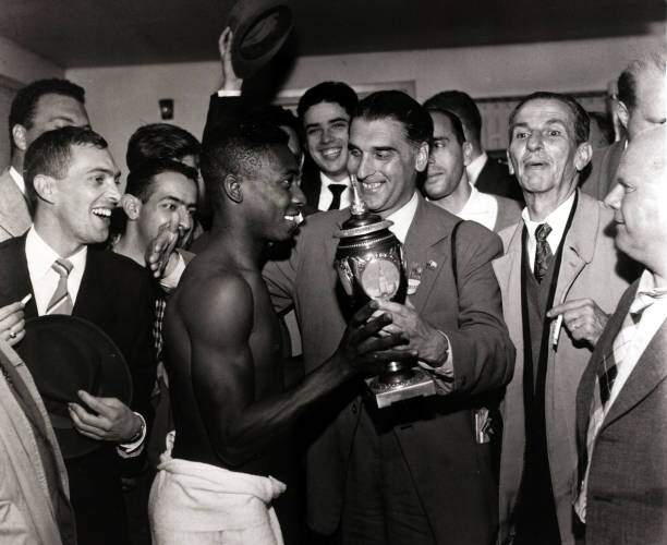 Pele, 1 trong 4 cầu thủ tuổi teen đã thắng trong các trận chung kết World Cup