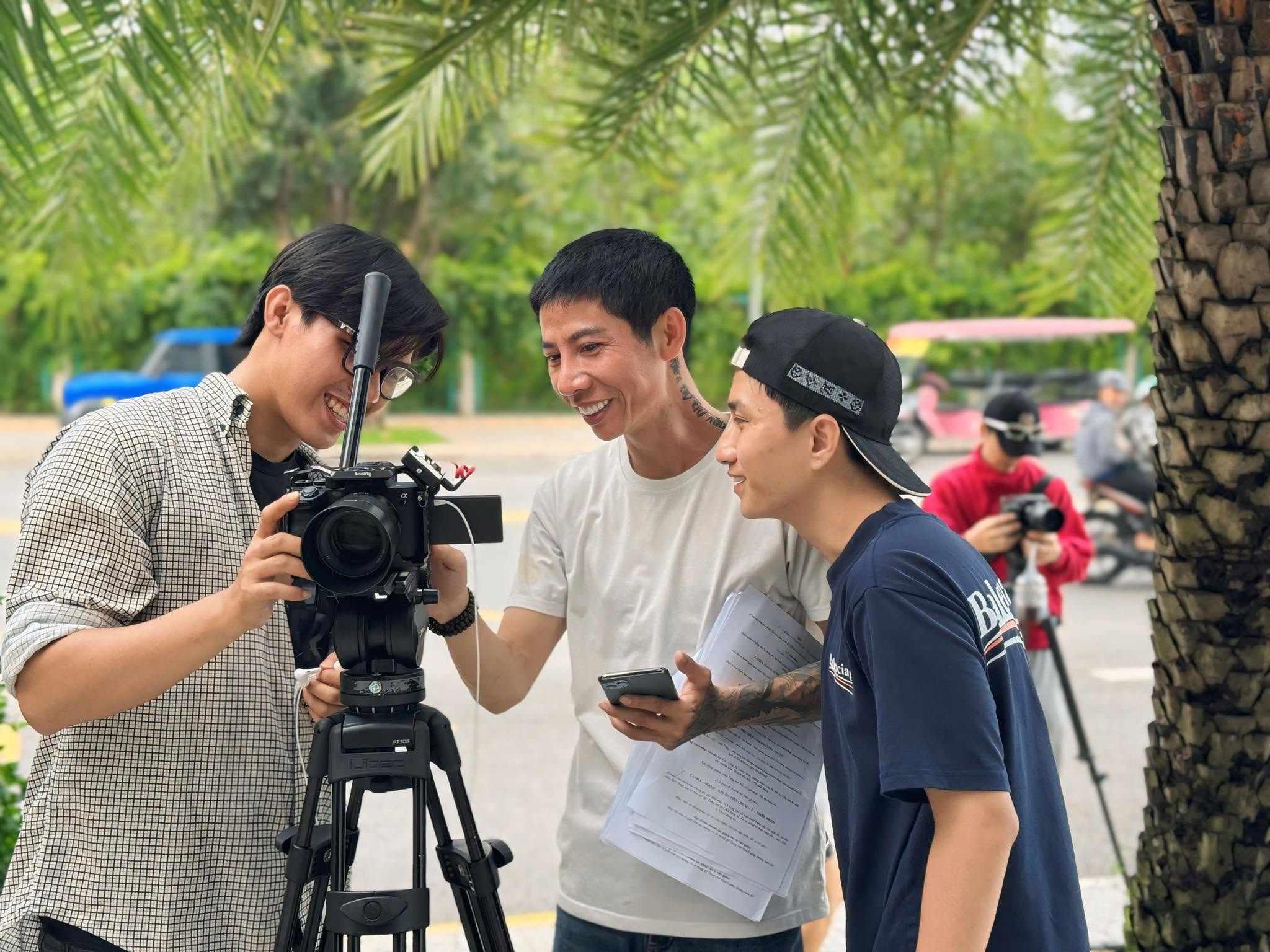 Mỗi shot quay của Đạo diễn Gàkon đều được chăm chút tỉ mỉ. (Ảnh NVCC)