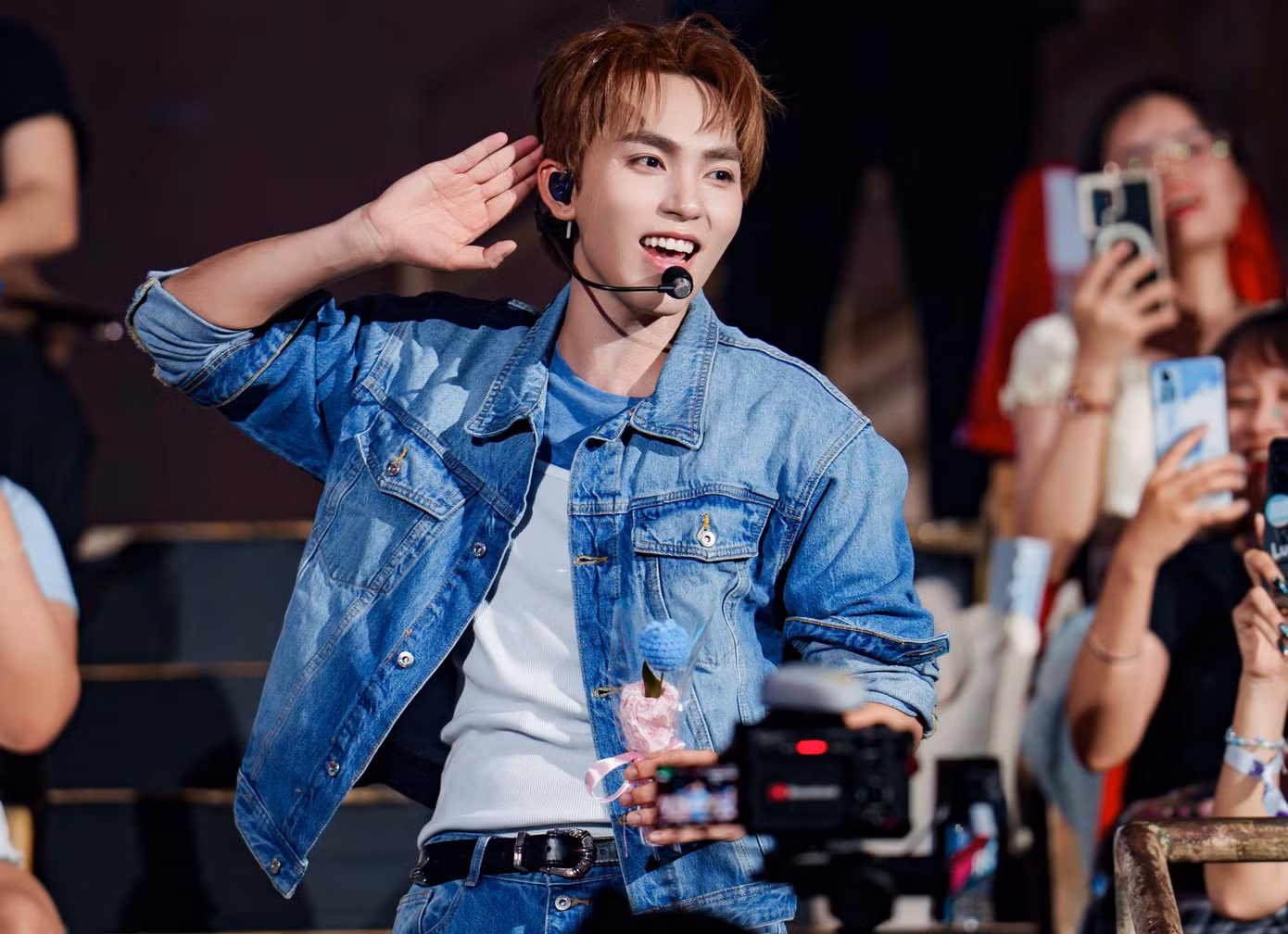 Nhóm Uprize lần đầu tổ chức fan meeting quy mô lớn.