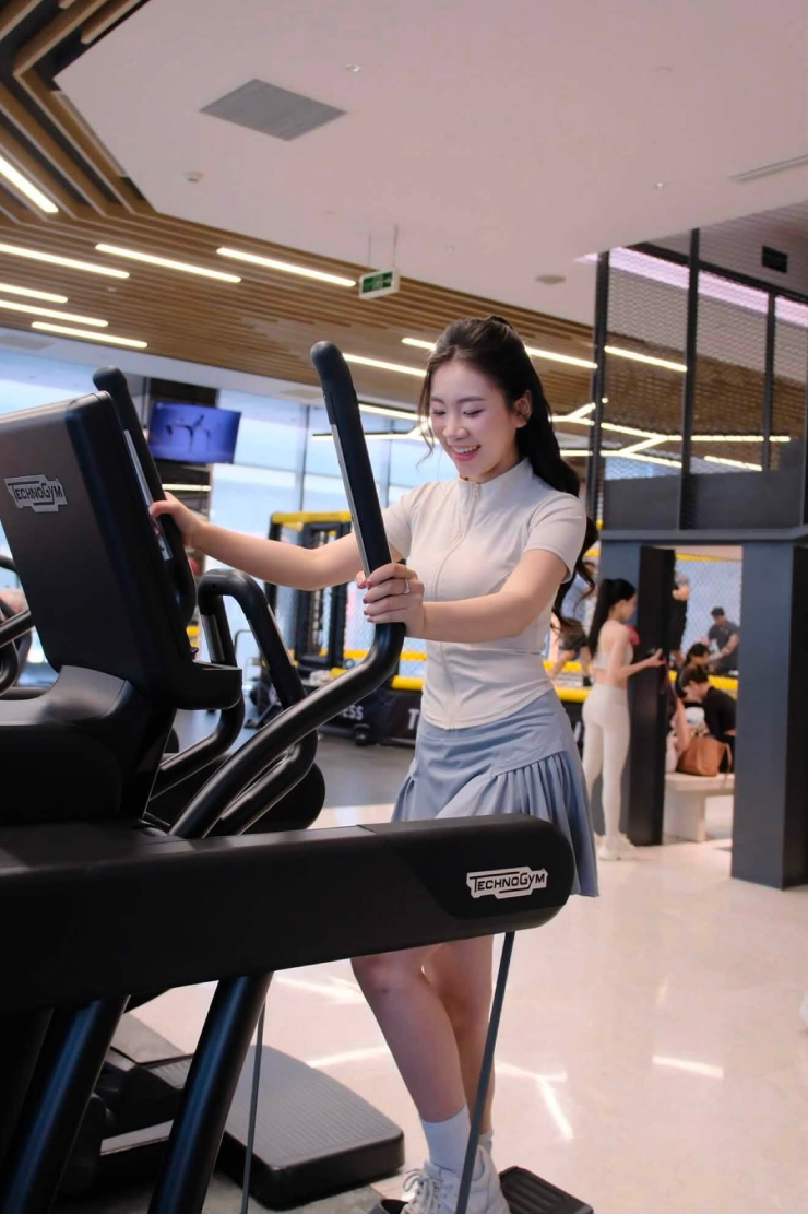 "Người đẹp phòng gym" hâm nóng World Cup 2026 với trang phục cao bồi cá tính - 5