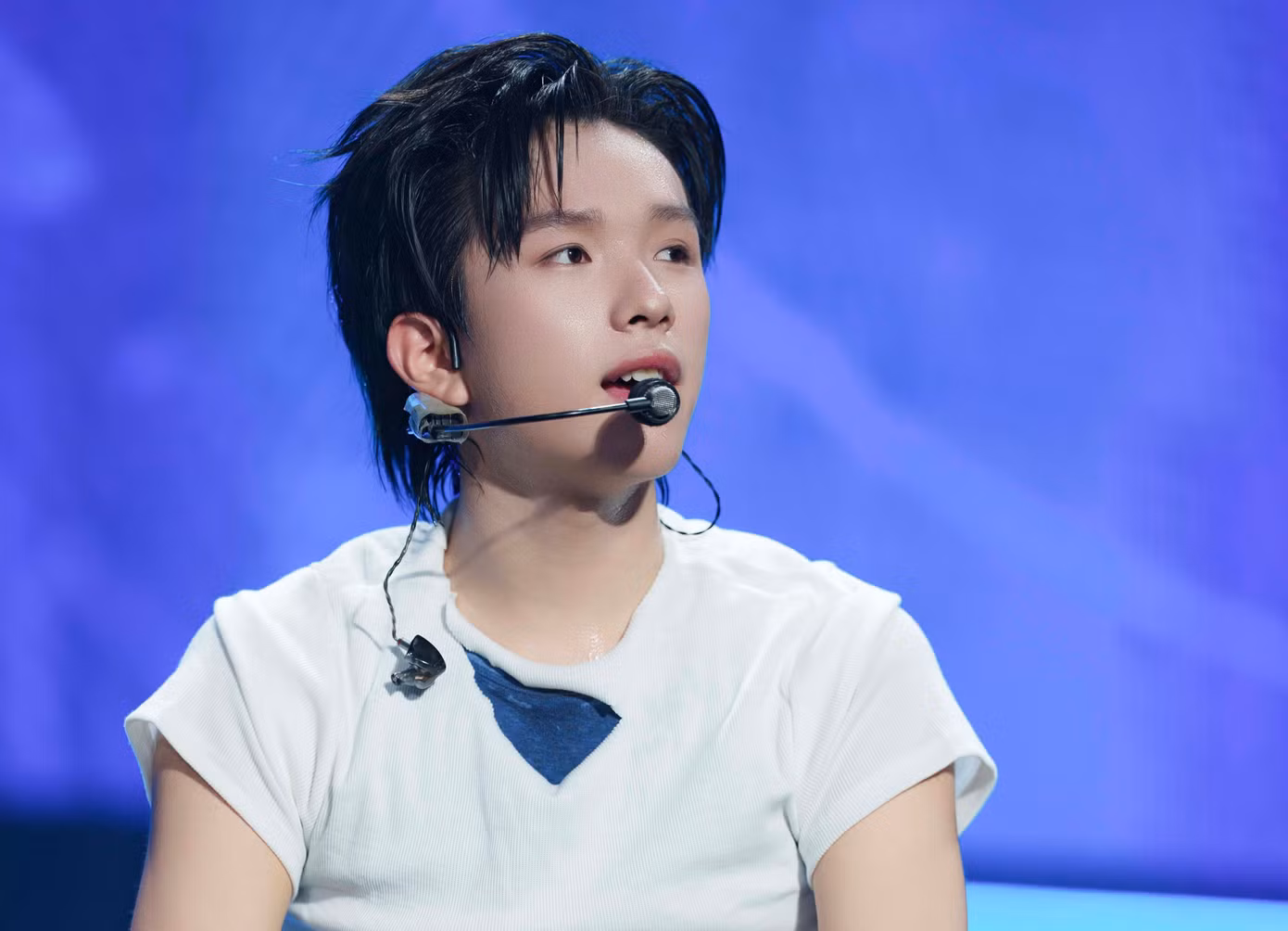 Bên cạnh các tiết mục âm nhạc, các thành viên chia sẻ về quá trình thực hiện album đầu tay,