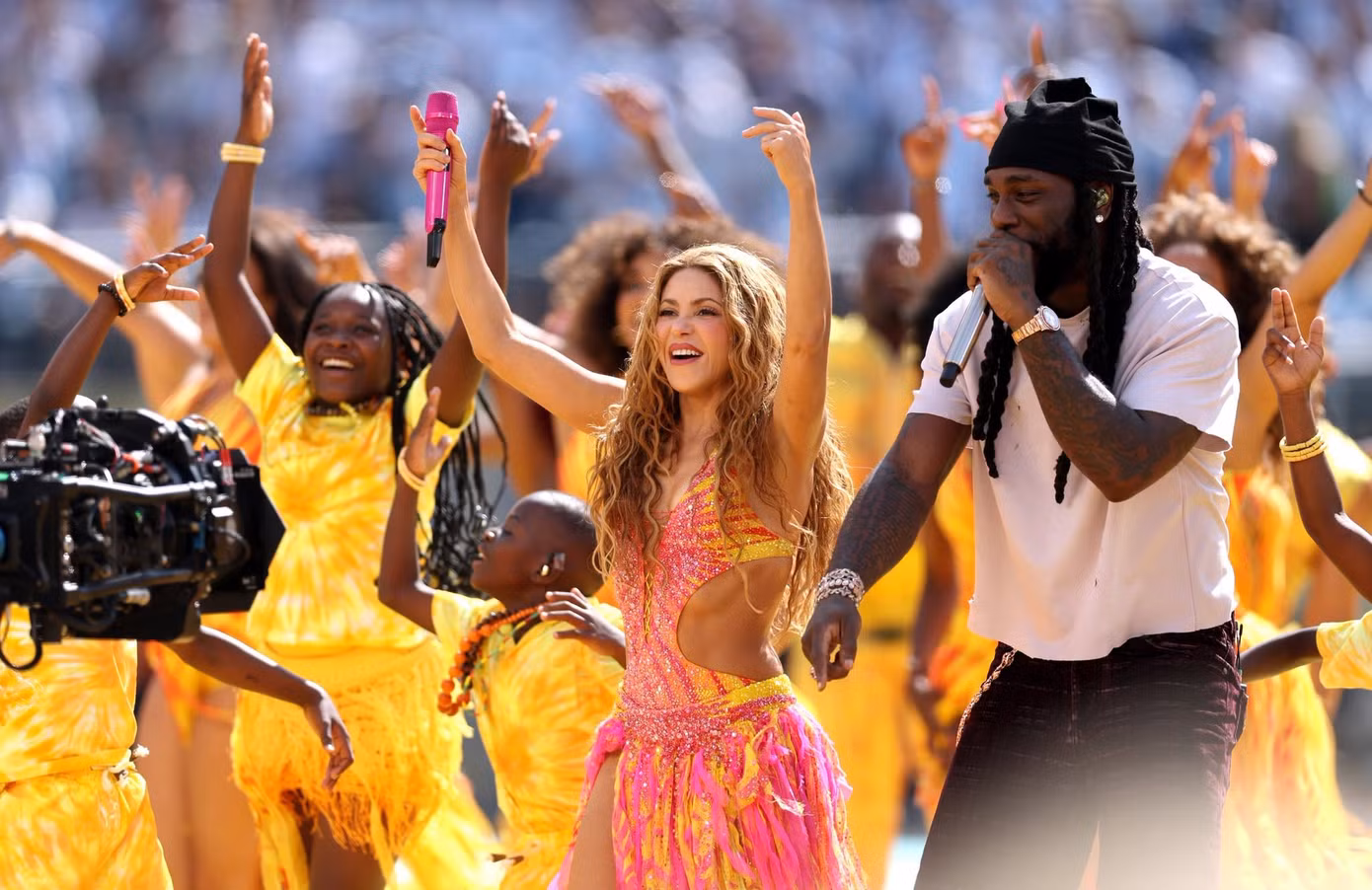 Biểu diễn ở World Cup, Shakira, Madonna, Justin Bieber không được nhận xu nào - 2