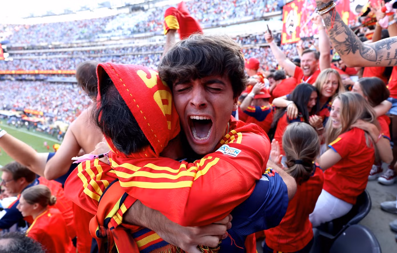 Những khoảnh khắc bùng nổ dưới sân cỏ, trên khán đài khép lại kỳ World Cup lịch sử.