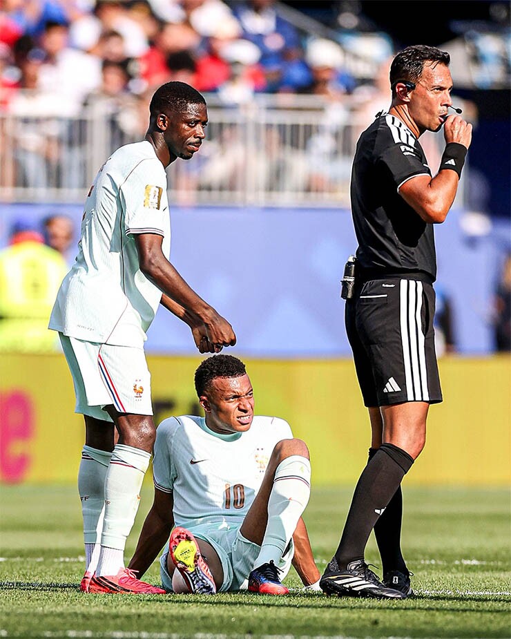 Mbappe tỏ ra nhăn nhó