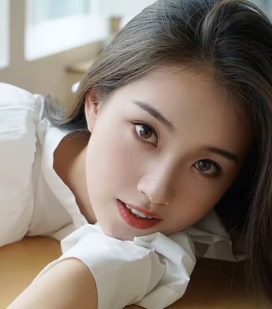 Quách Vũ Hân đang có hình tượng đẹp, khí chất sang trọng như tiểu thư đài các, nhưng vướng lùm xùm xấu tính khiến danh tiếng bị hủy hoại.