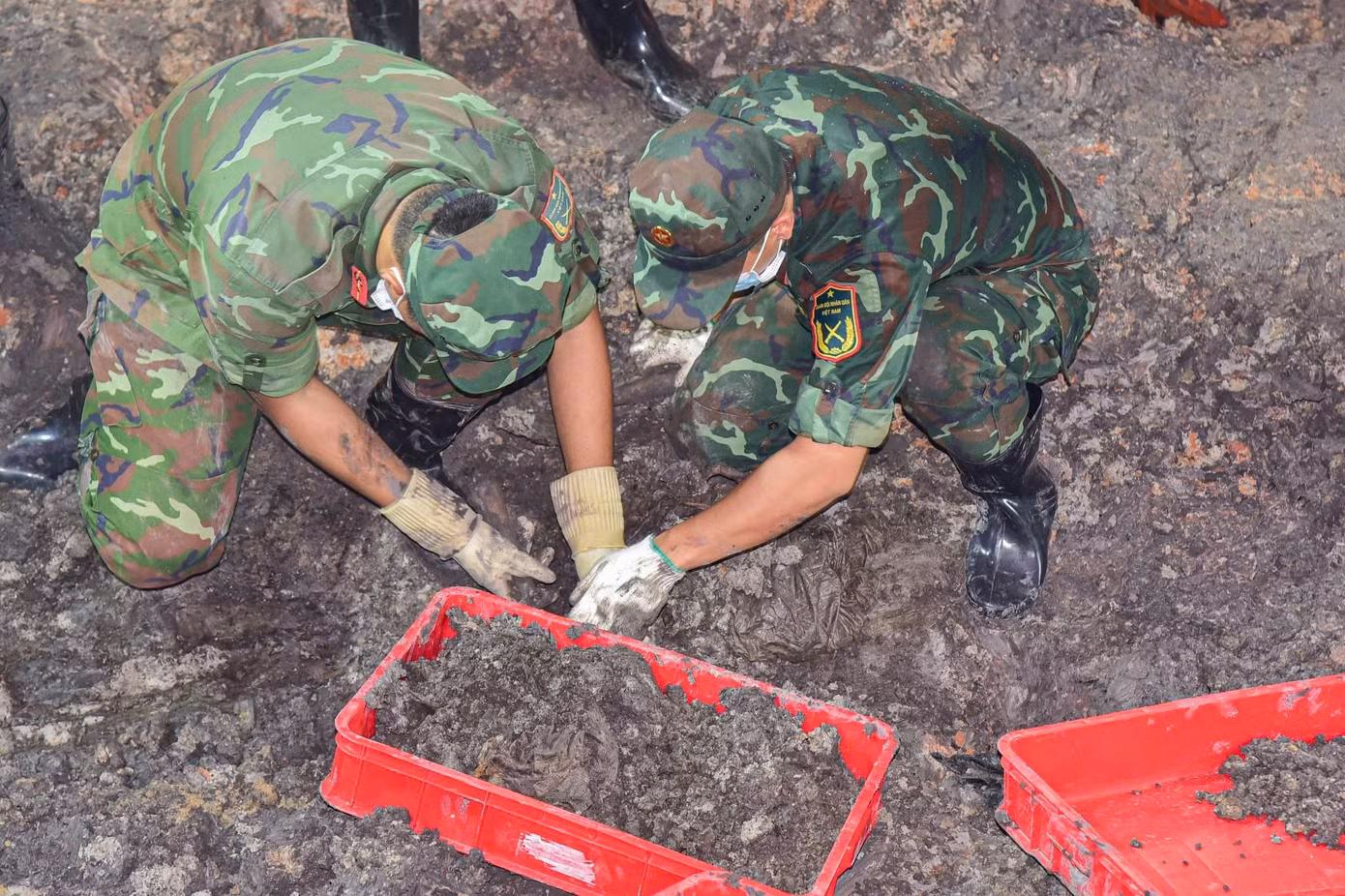 Đà Nẵng xác minh 17 hài cốt chôn cùng súng AK, M79 - 2
