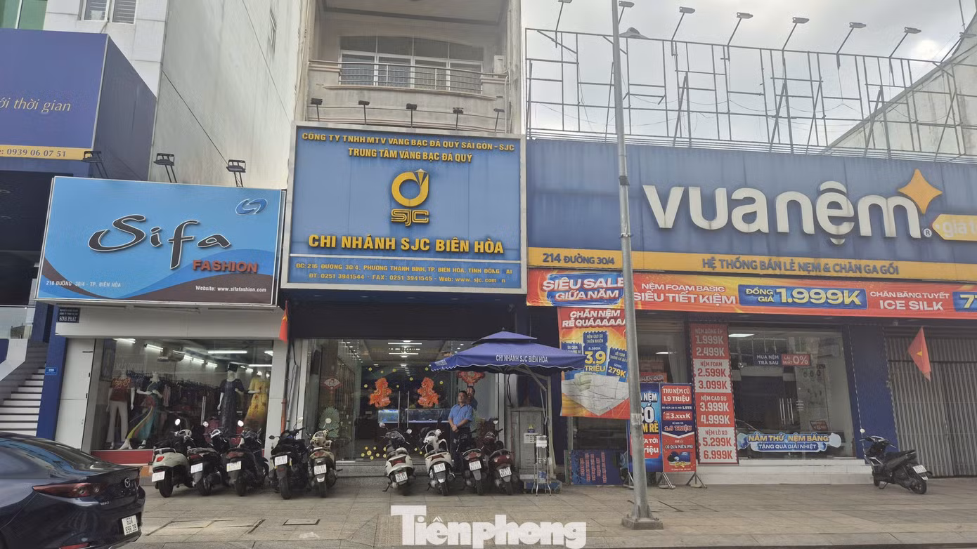 Một chi nhánh SJC vắng bóng khách hàng đến giao dịch