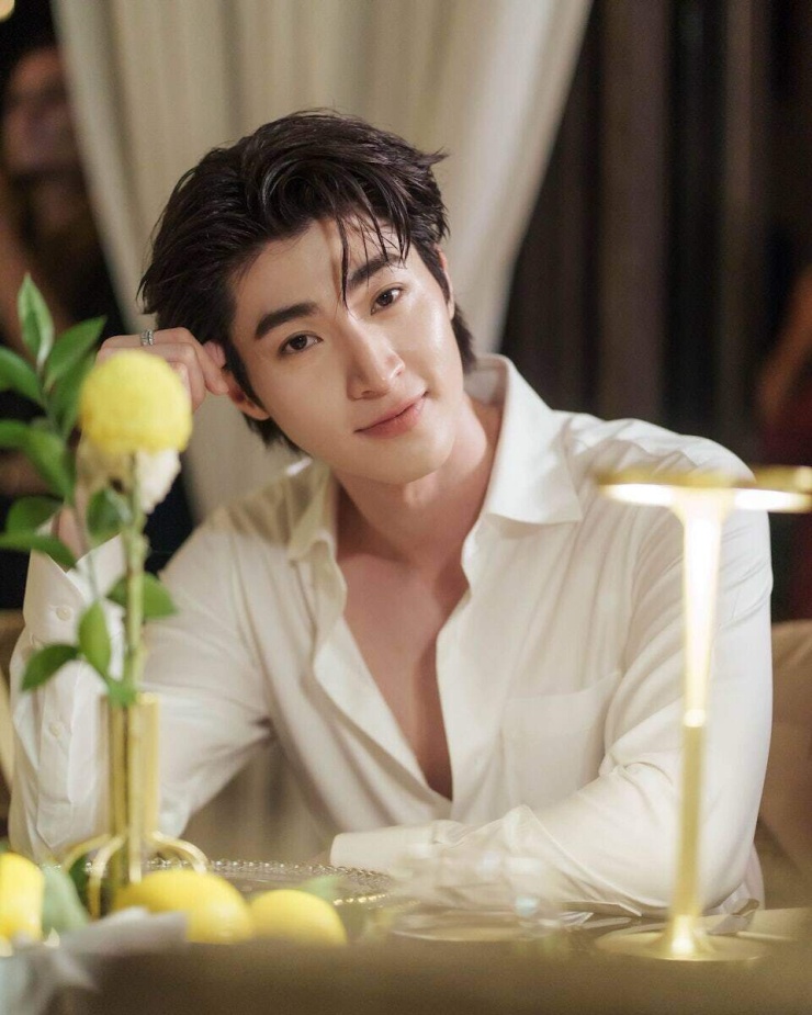 Ngoại hình sáng của Blue. Ảnh: Instagram