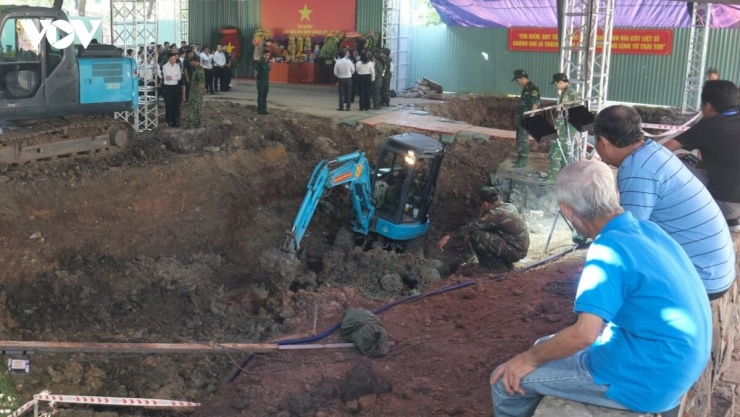 Tiếp tục mở rộng khu vực tìm kiếm hài cốt liệt sĩ tại Công viên Lê Thị Riêng. (Ảnh: Duy Phương)