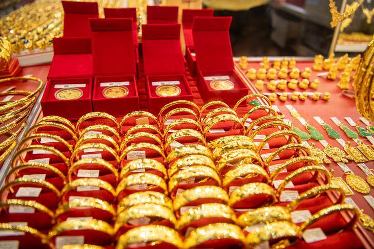 Giá vàng hôm nay, ngày 1/8, đồng loạt giảm mạnh giá vàng miếng và giá vàng nhẫn trong nước. Ảnh: VNN.