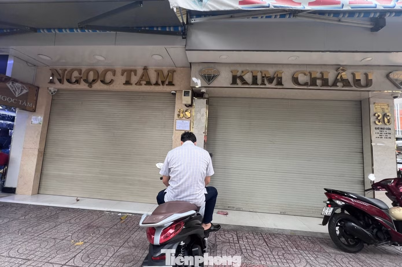 ... nhưng đến đầu tháng 8 vẫn đóng cửa kín mít