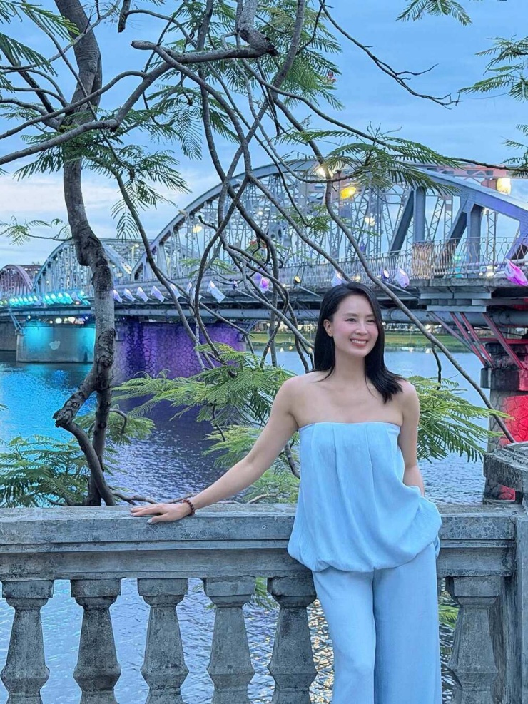 Ảnh sao 4/8: Em bé thứ ba nhà Trường Giang - Nhã Phương lộ diện - 9